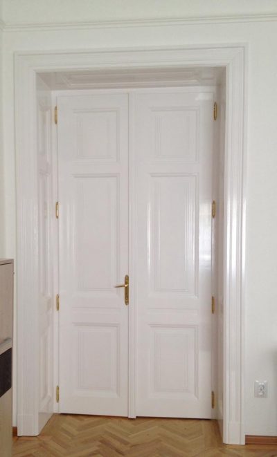klasszikus fehér beltéri ajtó
