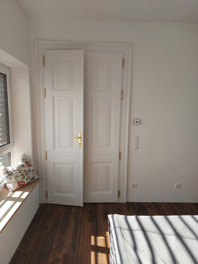 klasszikus fehér beltéri ajtó